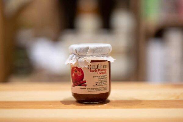 Gelée de jus de pommes et cannelle